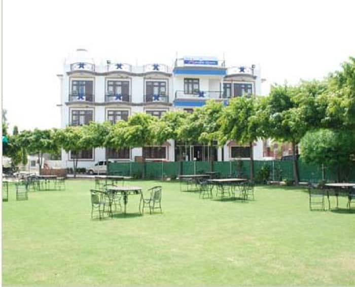 Amrapali Hotel & Resort